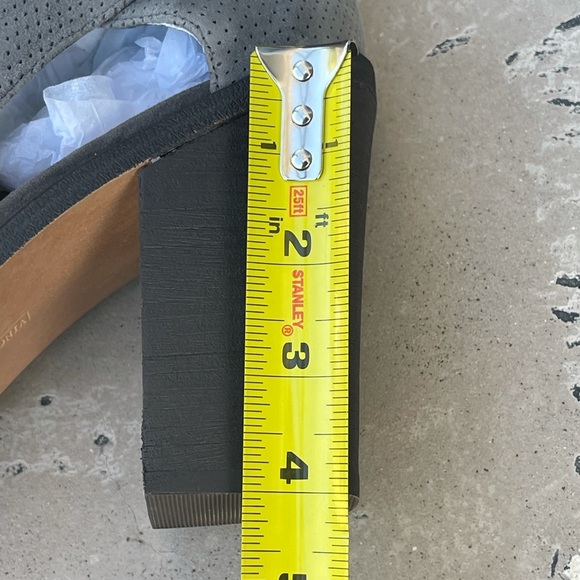 New Vince Camuto grey suede front V-Cute peep toe booties size 11M - Picture 12 of 13